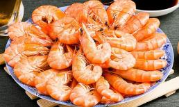 Luộc tôm không cần cho nước hay dầu ăn, chỉ thêm thứ này tôm vẫn ngọt ngon như thường