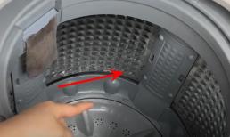 Máy giặt có một bộ phận đặc biệt, tháo ra mỗi tháng để lồng giặt sạch sẽ, quần áo thơm tho bất chấp mùa nồm