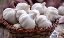 Sống 30 năm tôi mới phát hiện việc bảo quản tỏi dễ dàng đến vậy! Nó sẽ không bị teo lại hay nảy mầm, để được cả năm, những phương pháp này rất thiết thực