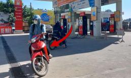 Đổ xăng xong đừng dại vặn ga đi ngay, chỉ cần nói 1 câu với nhân viên bán xăng, bạn sẽ được hưởng lợi lớn