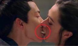 'Đạo cụ bảo vệ' cho nữ diễn viên trong các cảnh hôn: Angelababy dùng màng bọc thực phẩm, Địch Lệ Nhiệt Ba lấy thẻ ngân hàng, Dương Tử là bá đạo nhất