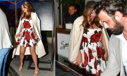 Miranda Kerr lần đầu xuất hiện sau sinh con thứ tư, cựu siêu mẫu trông thật xinh đẹp trong chiếc váy hoa, nhan sắc mẹ 4 con như nữ thần