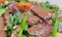 Tiết lợn không nên xào trực tiếp. Đầu bếp tiết lộ bí quyết 'thêm bước này nữa', tiết lợn sẽ tươi, mịn, mềm, thơm ngon, không tanh và không nát