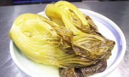 Cách tự muối dưa cải bằng nước vo gạo sạch sẽ và an toàn, lên men 2 ngày, 3 ngày là có thể ăn được, vị chua chua, giòn giòn mát lạnh