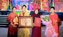 NTK Thoa Trần tự hào đón nhận giải thưởng BST áo dài tạo nên bức tranh văn hóa về phong cảnh Khu di tích lịch sử Đền Hùng đầu tiên tại Việt Nam 