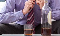 Người đàn ông 58 tuổi sùi bọt mép sau khi uống rượu suýt chết Bác sĩ: Đừng uống một giọt rượu nào trong tình huống này