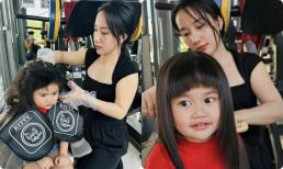 Lê Dương Bảo Lâm lo sợ khi vợ cầm kéo cắt tóc cho con gái, ngắm thành quả xong lại có thái độ này