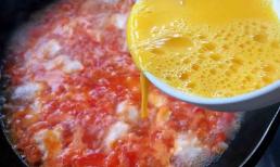 Khi nấu súp cà chua và trứng, đừng đổ trứng vào sau khi nước sôi. Hãy học cách làm đúng và những giọt trứng sẽ đẹp và mịn