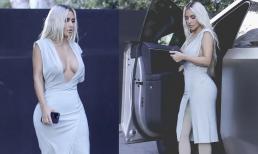 Kim Kardashian 'đốt mắt' người nhìn khi mặc váy chữ V không nội y xuống phố