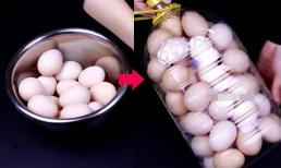 Làm thế nào để cho trứng vào chai dầu rỗng? Đây là mẹo rất đơn giản và thiết thực mỗi khi về quê ra