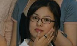 Khi Song Hye Kyo đi dự đám cưới: Chỉ sơ mi trắng bình thường, mặt mộc thôi cũng đủ chiếm trọn spotlight