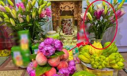 Lọ hoa cúng trên bàn thờ đặt ở đâu mới đúng? Nhiều nhà làm sai mất hết phúc lộc