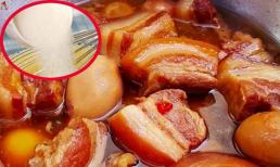 Nấu món thịt kho tàu nên cho đường trắng hay đường phèn? Làm sai bảo sao có vị đắng