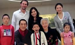Trương Nghệ Mưu đăng ảnh gia đình ở tuổi 74, con gái lớn và chàng rể ngoại đứng ở giữa, câu chuyện đằng sau hấp dẫn như phim