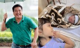 Chí Trung lên chức nội, gia đình đón thêm thành viên mới cực kháu khỉnh 