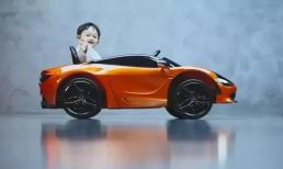 Quý tử nhà Cường Đô la nhận siêu xe McLaren mui trần nhân dịp sinh nhật 1 tuổi