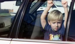 Bố mẹ cần dạy con ngay những cách giúp trẻ thoát nạn khi bị bỏ quên trên xe ô tô