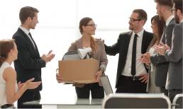 Sếp cử một người mới đến làm việc ngang hàng với bạn và muốn nhân cơ hội sa thải bạn, làm sao có thể tự bảo vệ mình? Hãy hiểu 4 điểm này 