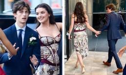 Suri Cruise lên đồ khác biệt cùng bạn trai dự dạ tiệc cuối cấp, dân mạng ồ ạt nhận xét 