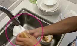 Người phụ nữ rửa bát đã 50 năm và chưa bao giờ dùng nước rửa chén. Chất liệu tự nhiên này sạch, tiết kiệm tiền và thân thiện với môi trường