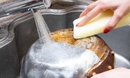 Mẹo làm sạch đáy chảo inox cháy bẩn bằng nguyên liệu rẻ tiền, hóa ra lại rất đơn giản 