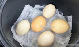 Đừng luộc trứng như cũ nữa! Chỉ cần dùng một mảnh giấy và nồi cơm điện trong 5 phút, trứng sẽ không bị vỡ và chín tới độ mềm vừa phải