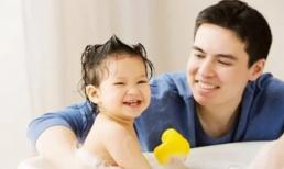 Sau độ tuổi này, đừng để cha mẹ khác giới tắm cho con! Mối quan hệ cha mẹ và con cái cần có ranh giới
