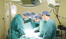 Tại sao bác sĩ và y tá mặc áo khoác xanh thay vì áo khoác trắng khi phẫu thuật? Rất cụ thể