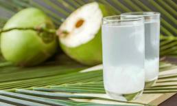 Loại nước này trong veo như nước lọc nhưng hàm lượng dinh dưỡng vô cùng lớn, tốt từ xương đến não, khỏe tim mạch, giảm cân, lại dưỡng da