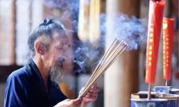 Tục ngữ có câu: “Càng đốt hương càng chọc ma quỷ”. Đây là một câu nói tóm tắt trí tuệ của người xưa, giải thích bản chất con người trong một câu