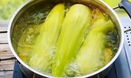 Nấu ngô cho nước là cách của người dân thường. Người sành ăn thêm 2 thứ nữa, ngô sẽ mềm, dẻo và ngọt 