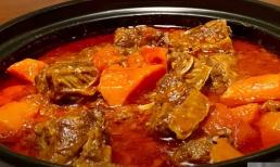 Đây là cách làm món thịt bò hầm với cà chua cực ngon, không cần thêm một giọt nước nào, vị chua ngọt ăn với cơm rất hợp