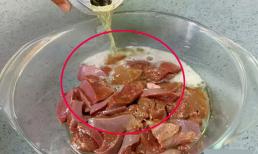 Rửa gan lợn bằng nước tương đương với việc ăn phải độc tố, đầu bếp nhà hàng dạy bạn một mẹo, gan lợn sạch độc tố