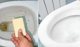 Đặt một miếng xà phòng vào bồn cầu, có tác dụng rất tốt, giải quyết được rắc rối lớn ở nhà, hãy thử ngay
