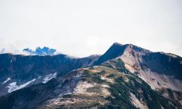 Tại sao trên trái đất không có ngọn núi nào cao hơn 10.000 mét? Điều gì giới hạn độ cao của một ngọn núi? 