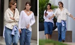 Suri Cruise và mẹ Katie Holmes gây náo loạn với style thời trang đồng điệu khi đến ký túc xá Đại học