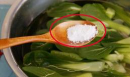 Ngâm rau quả trong nước muối để loại bỏ thuốc trừ sâu có đúng không?