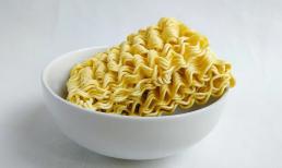Tại sao sợi mì ăn liền lại cong?