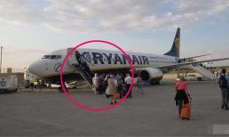 Tại sao phải lên máy bay từ phía bên trái khi đi máy bay?