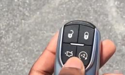 Tại sao không thể treo chìa khóa ô tô ở cạp quần? Chủ xe: Khi nào bị lỗ thì biết!