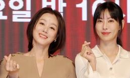 Cô ấy gần 60 tuổi, đứng cạnh ác nữ 'Penthouse' mới thấy khoảng  13 tuổi đã bị xóa nhòa 