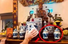 Hũ gạo, hũ muối trên bàn thờ phải thay khi nào?