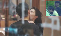 Sốc! Lưu Diệc Phi đang hẹn hò nam thần hạng A kém tuổi? Cư dân mạng tung 'bằng chứng rõ một một'