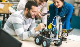 Top 10 ngành xuất sắc nhất năm 2025, dù mới tốt nghiệp nhưng lương cao, triển vọng tốt, các công ty ‘đổ xô’ tuyển dụng