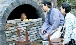 Hủ tục lạnh người, 'chôn sống' cha mẹ già khi ngoài 60 tuổi: Con cái xây mộ sẵn, mỗi ngày đi đưa cơm mang một viên gạch để lấp