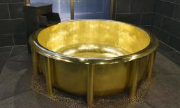 Cận cảnh bồn tắm bằng vàng nặng nhất thế giới, phí tắm có giá hơn 1 triệu mỗi giờ