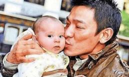 Lưu Đức Hoa chưa bao giờ tưởng tượng được rằng đứa bé mà anh vô tình thơm má lại trở thành ngôi sao hàng đầu Cbiz