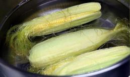 Bật mí bí quyết luộc ngô: Mất bao nhiêu phút để ngô đạt độ mềm dẻo và thơm? Hầu hết mọi người đều làm sai!