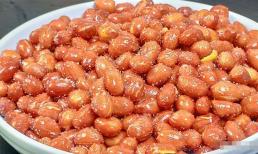 Khi chiên lạc hãy nhớ đừng chiên trực tiếp trên chảo! Để tôi dạy bạn một mẹo này lạc sẽ rất giòn và không bị ỉu