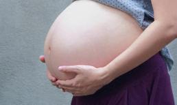 Trong tất cả các loài động vật trên trái đất, chỉ có phụ nữ loài người mới gặp khó khăn khi sinh nở. Tại sao?